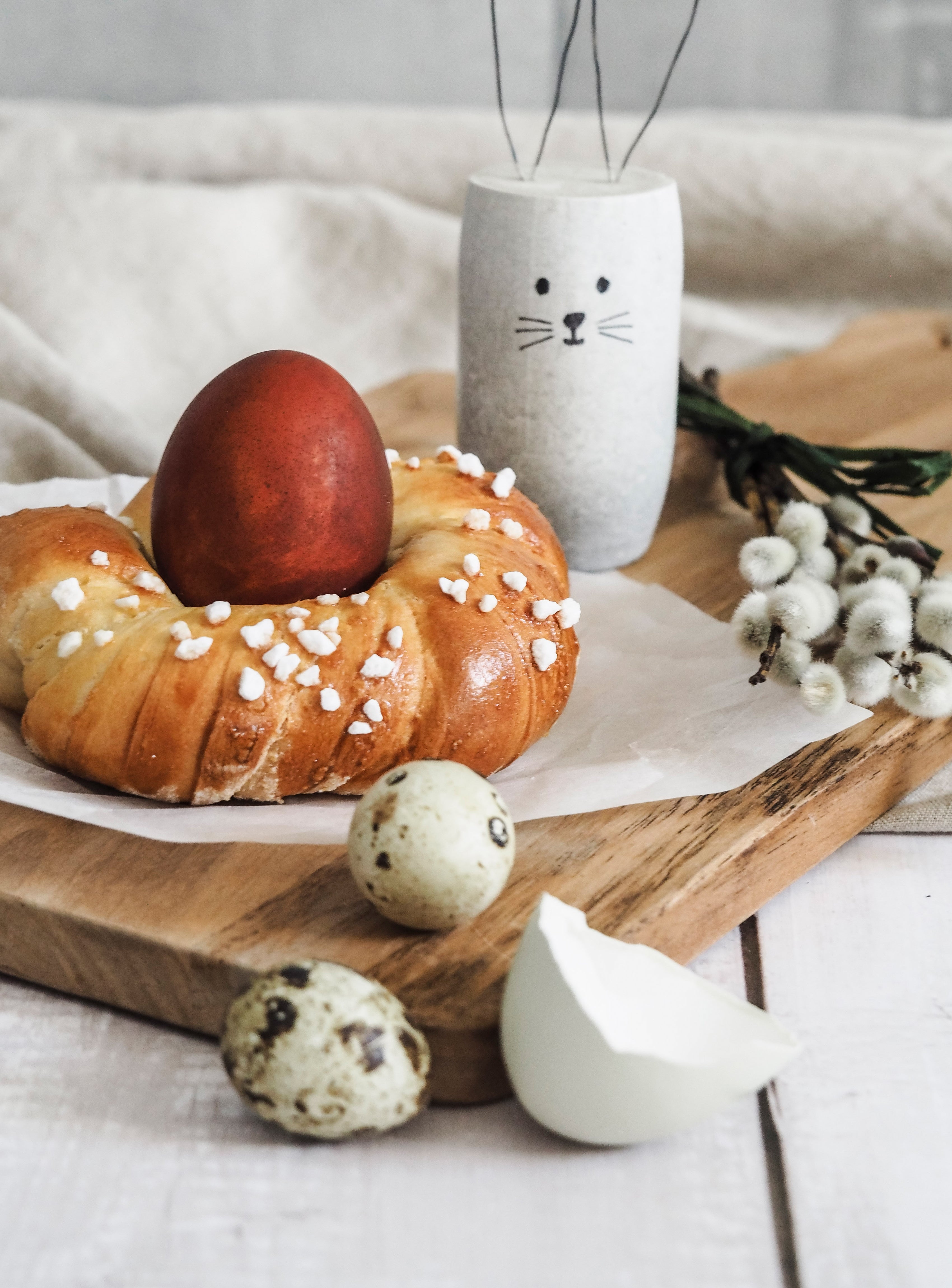 Osternest aus süßem Germteig