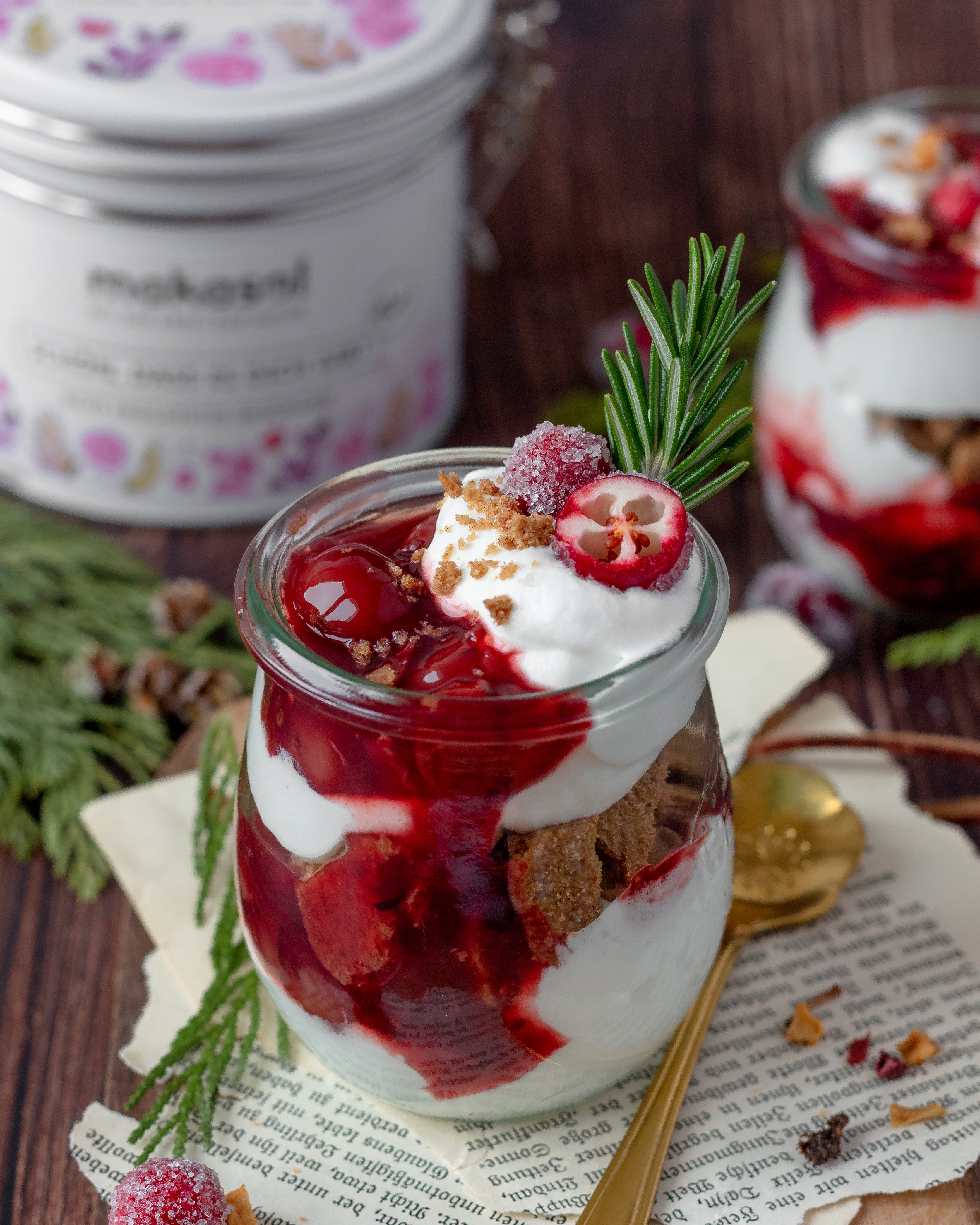 Weihnachtliches Spekulatius Schichtdessert mit Punschkirschen