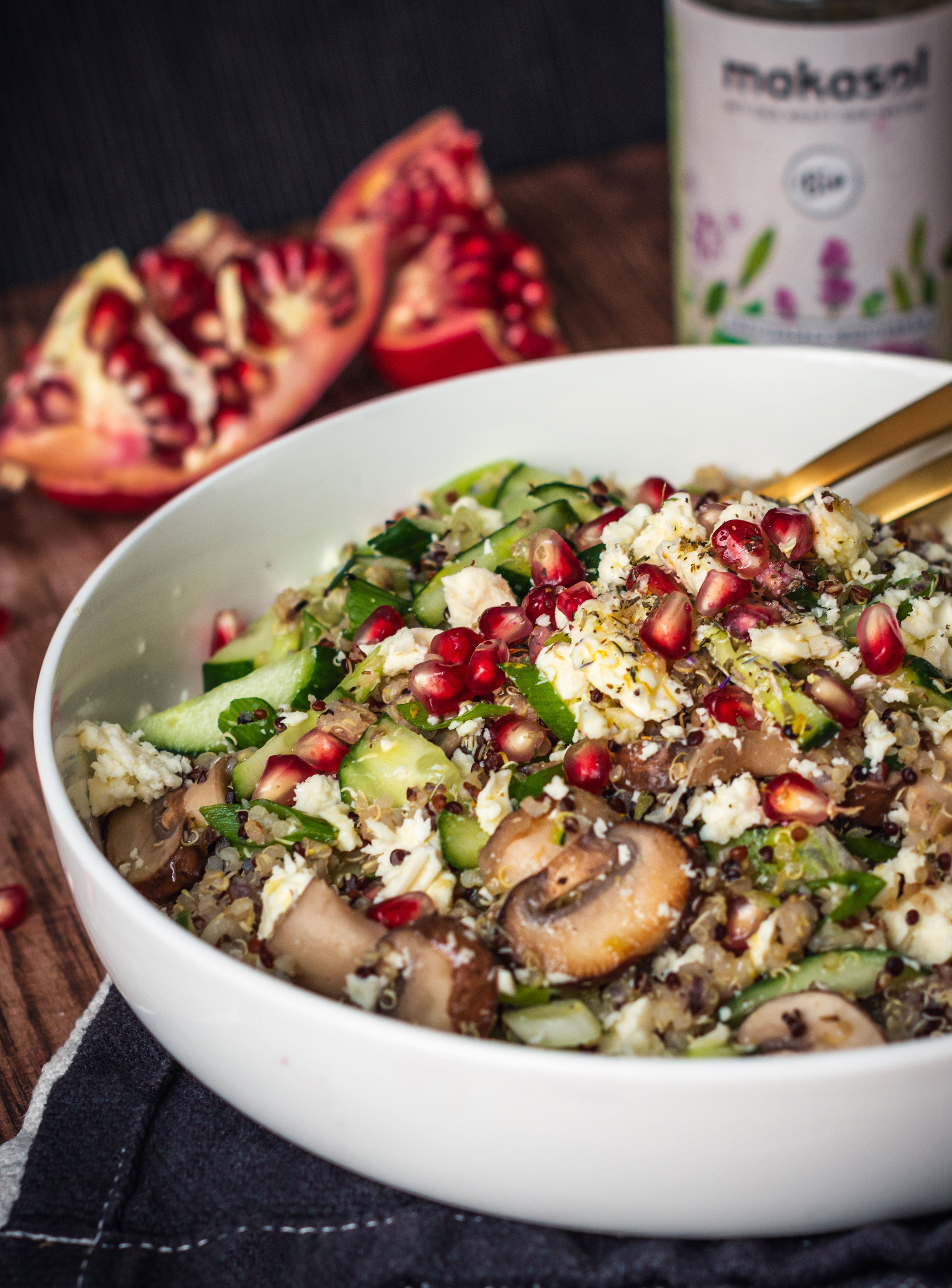 Quinoa Salat mit Hirtenkäse und Granatapfel